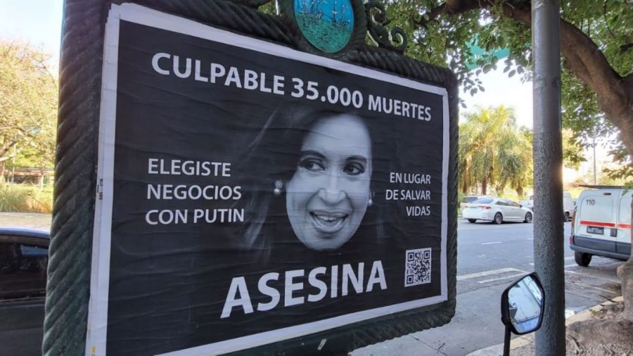 La Justicia allanó la casa del presunto responsable de los carteles a Cristina