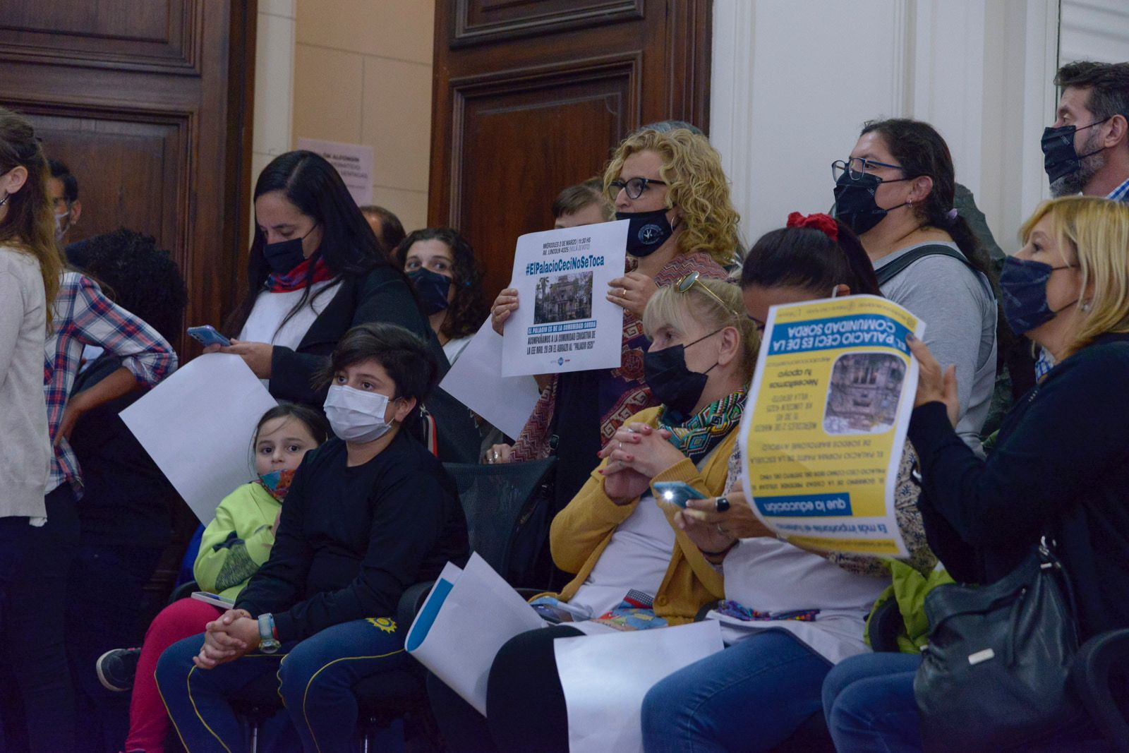 Las escuelas especiales en lucha visitaron la Legislatura porteña