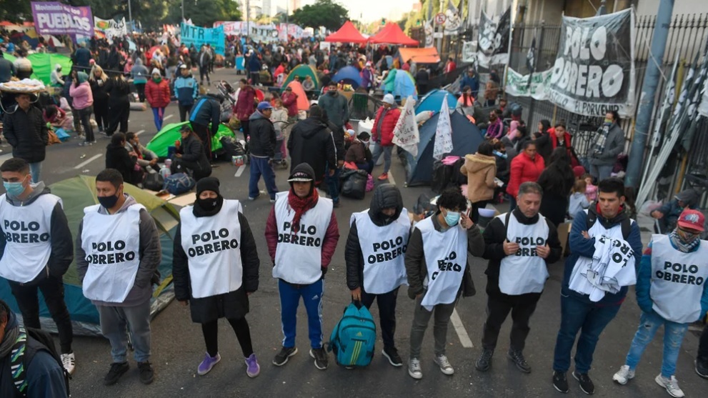 Los piqueteros van por más y Zabatela habla de extorsión