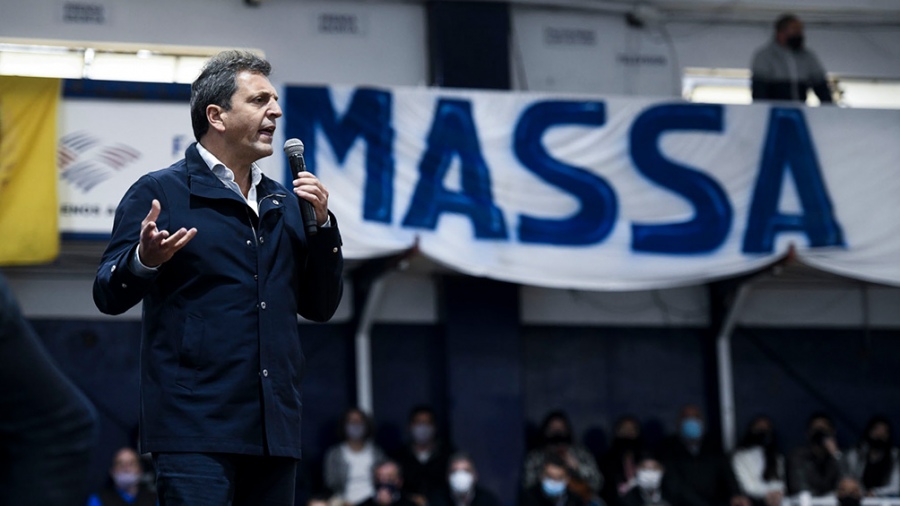 Gesto de unidad de Massa al FdT: suspendió el congreso del FR