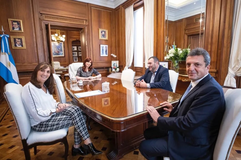 Cristina y Massa darán un aumento de $20.000 a los trabajadores del Congreso