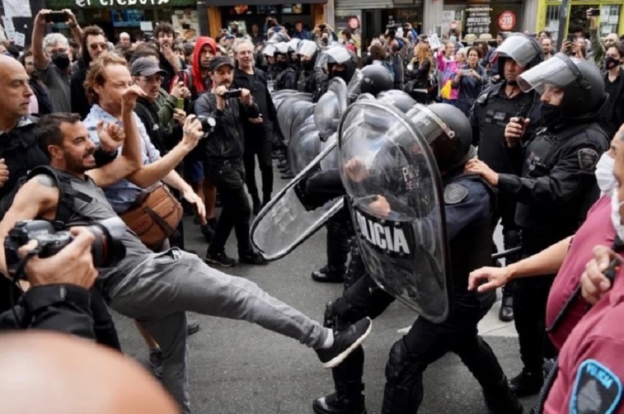 Incidentes en el INCAA por una protesta pidiendo la renuncia de Puenzo