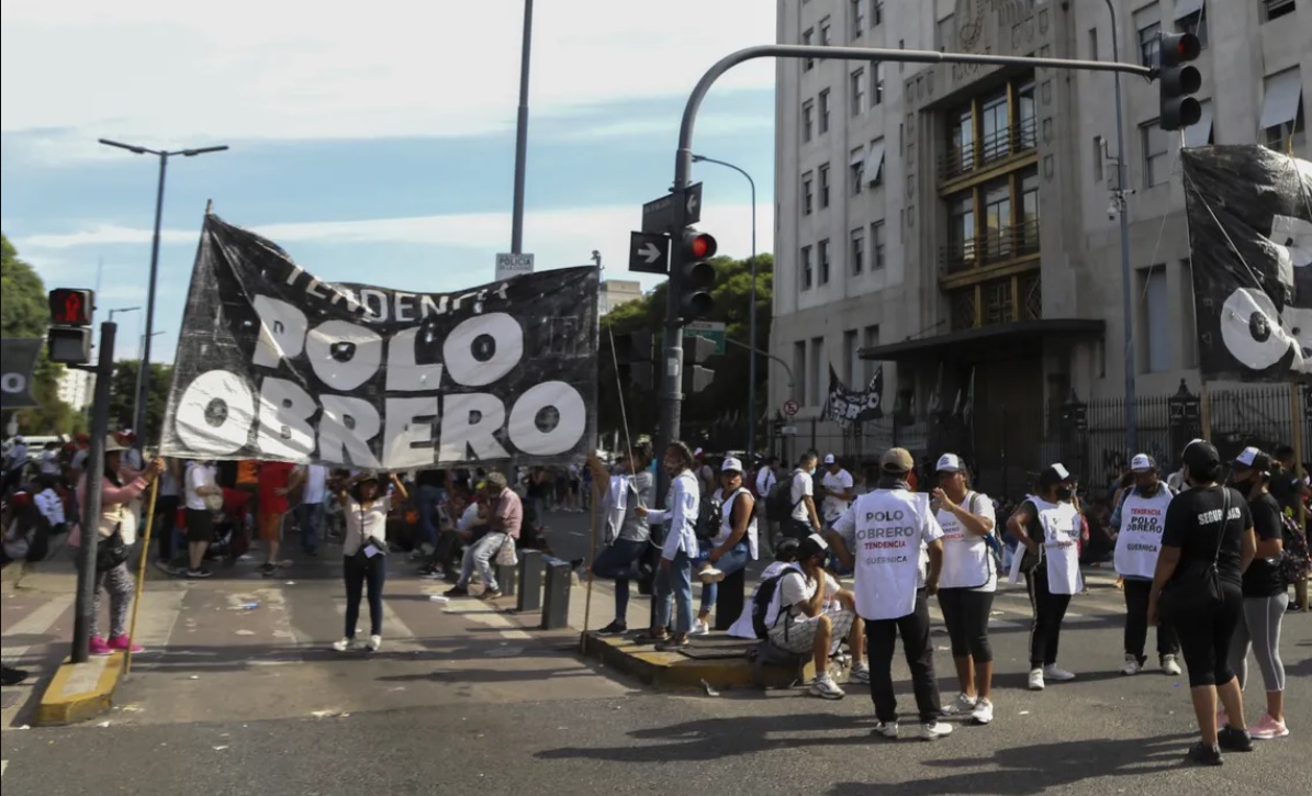 Movimientos sociales amenazaron con una movilización federal