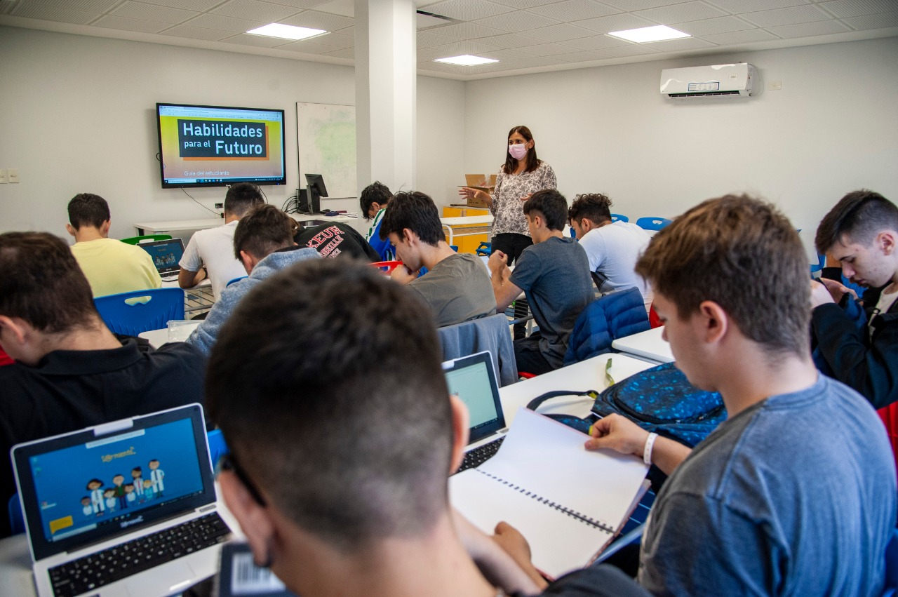 Prácticas laborales: 2.500 estudiantes empiezan el curso de educación financiera