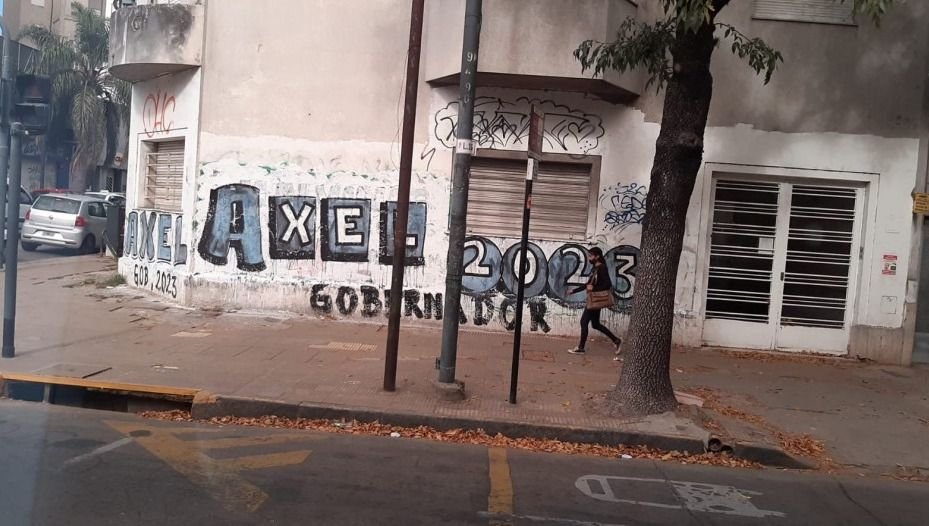 Kicillof avisa que quiere otro mandato con pintadas a favor