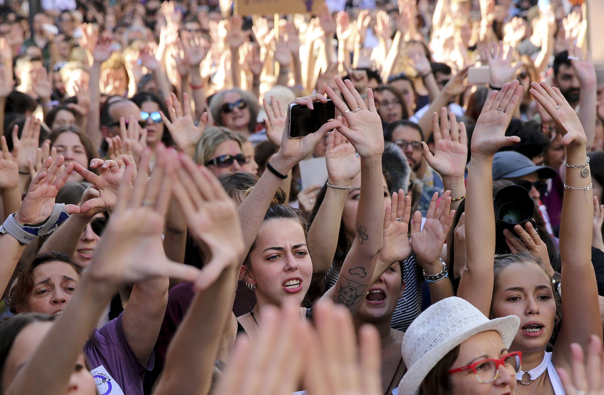 Una de cada tres mujeres de la política sufrió contacto físico no deseado