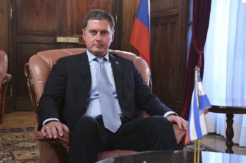 El embajador de Rusia criticó las operaciones mediáticas contra su país