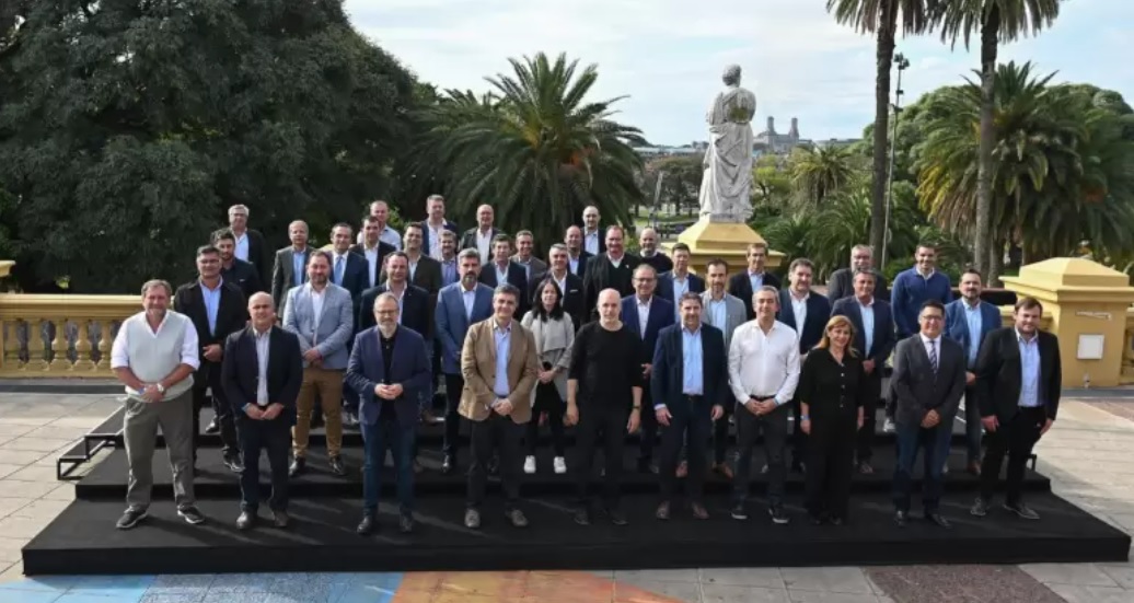 Larreta presidenciable: se mostró con intendentes del interior del país