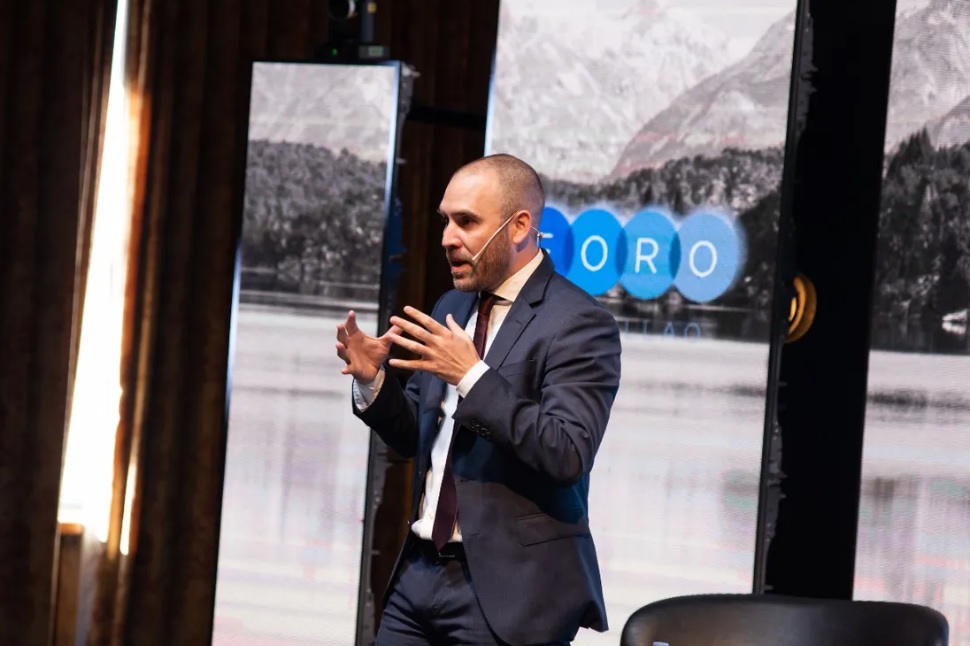 Guzmán defendió ante el círculo rojo el impuesto a la renta inesperada