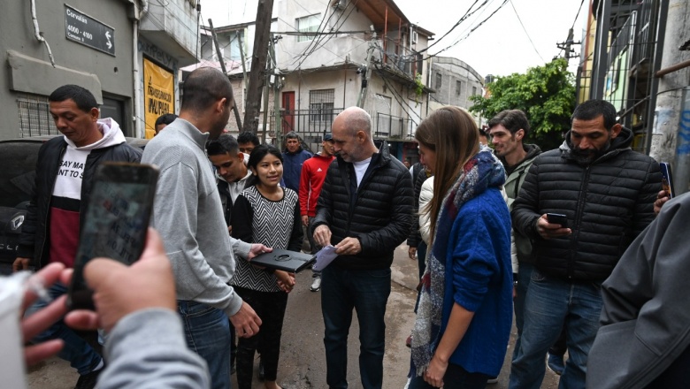 Larreta supervisó el avance de la numeración de las casas del Barrio 20