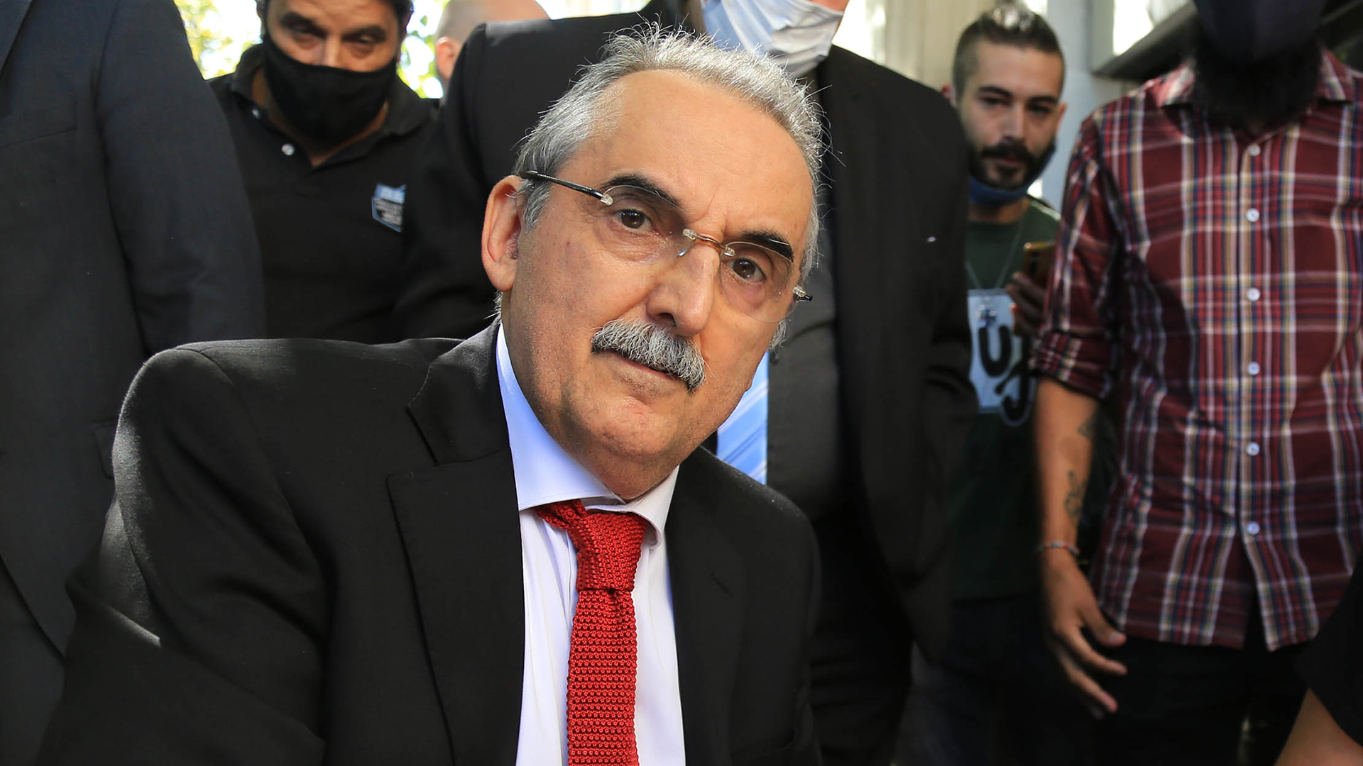 Según Moreno, la "solución" es que "renuncien Alberto y Cristina"