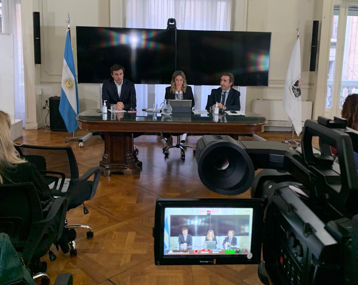 Kienast presentó su proyecto para denunciar el adoctrinamiento en escuelas