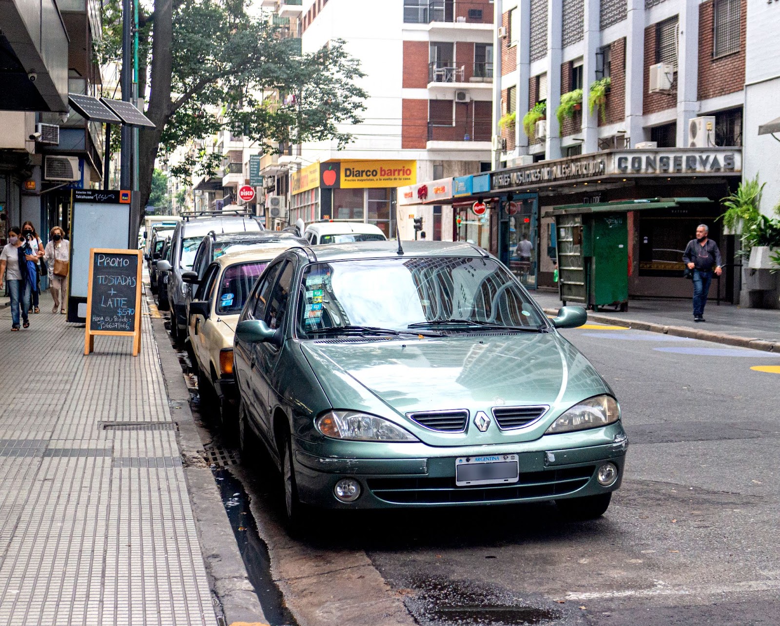 Vecinos residentes de la zona tarifada pueden registrarse para estacionar gratis