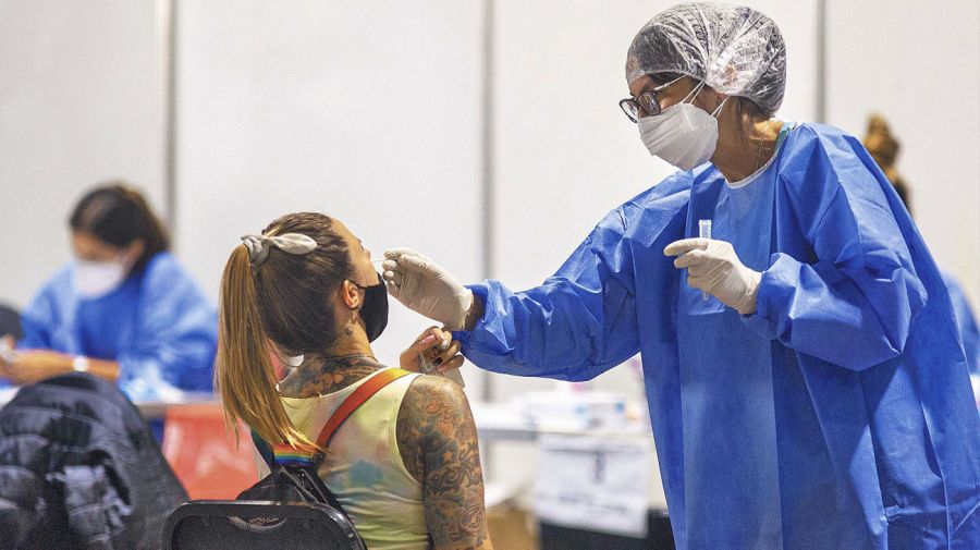 Aumentaron un 92,6% los casos de Covid, pero Vizzotti descartó restricciones