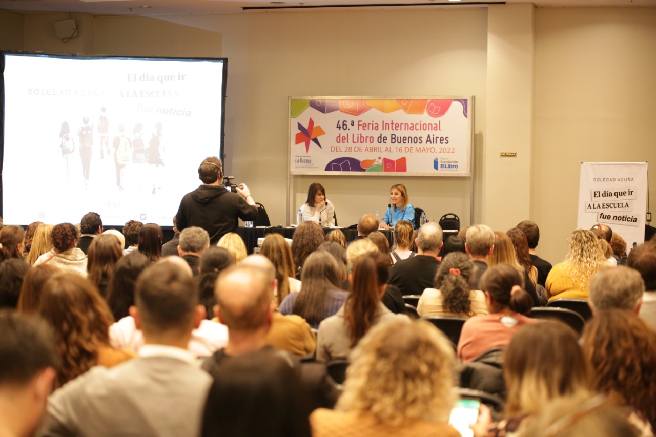 Acuña presentó su libro: entretelones de la pelea con Nación por la presencialidad