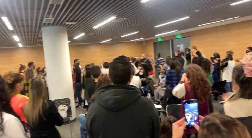 Fuerte cruce entre docentes y funcionarios porteños