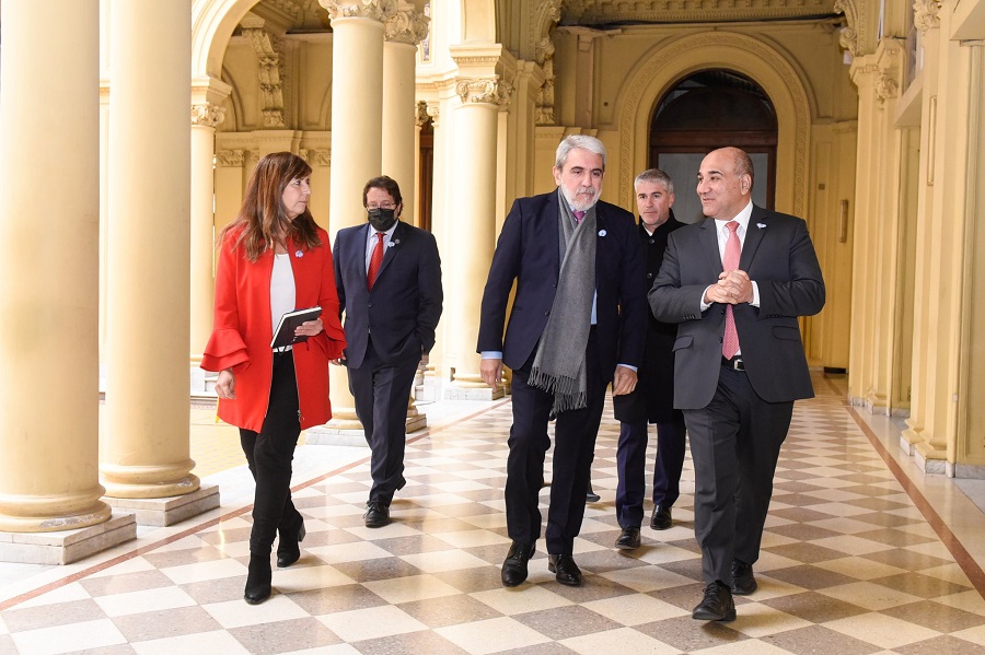 Manzur "sugirió" a los ministros que asistan al acto de respaldo a Alberto