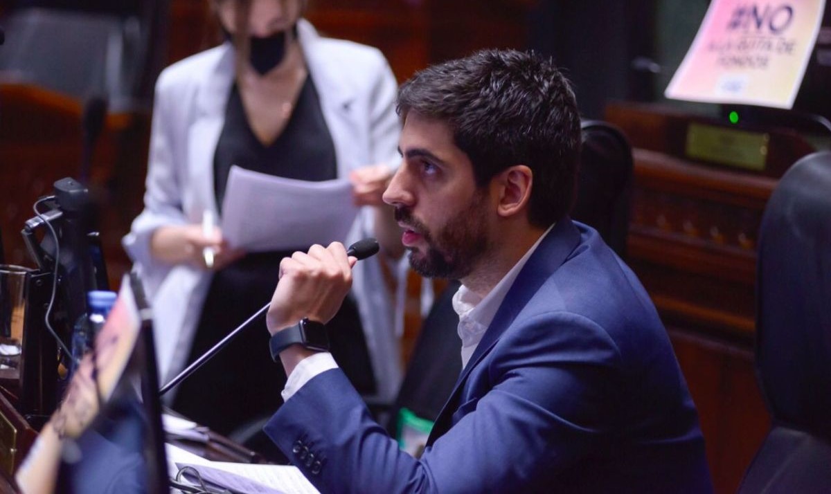Casielles le respondió a Tetaz: "Se ve que faltó a las clases de radicalismo"