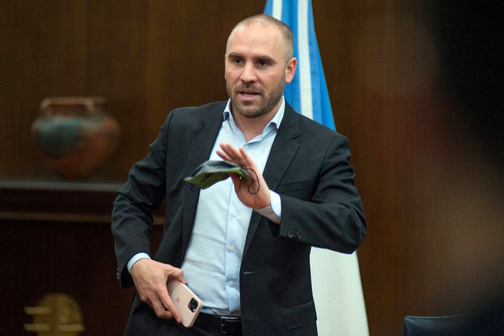 Guzmán dejó sin firma a Basualdo, un hombre de Cristina