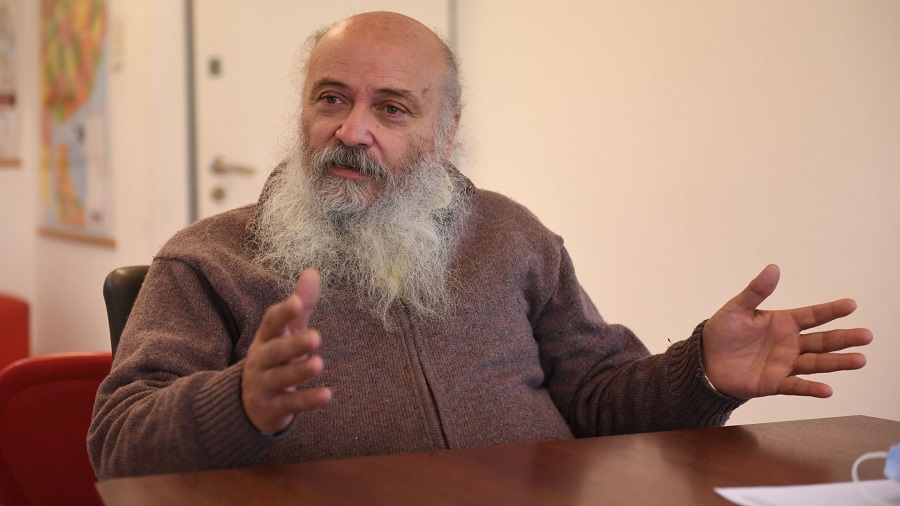 Para Pérsico, los que critican al Gobierno "juegan para los amarillos"