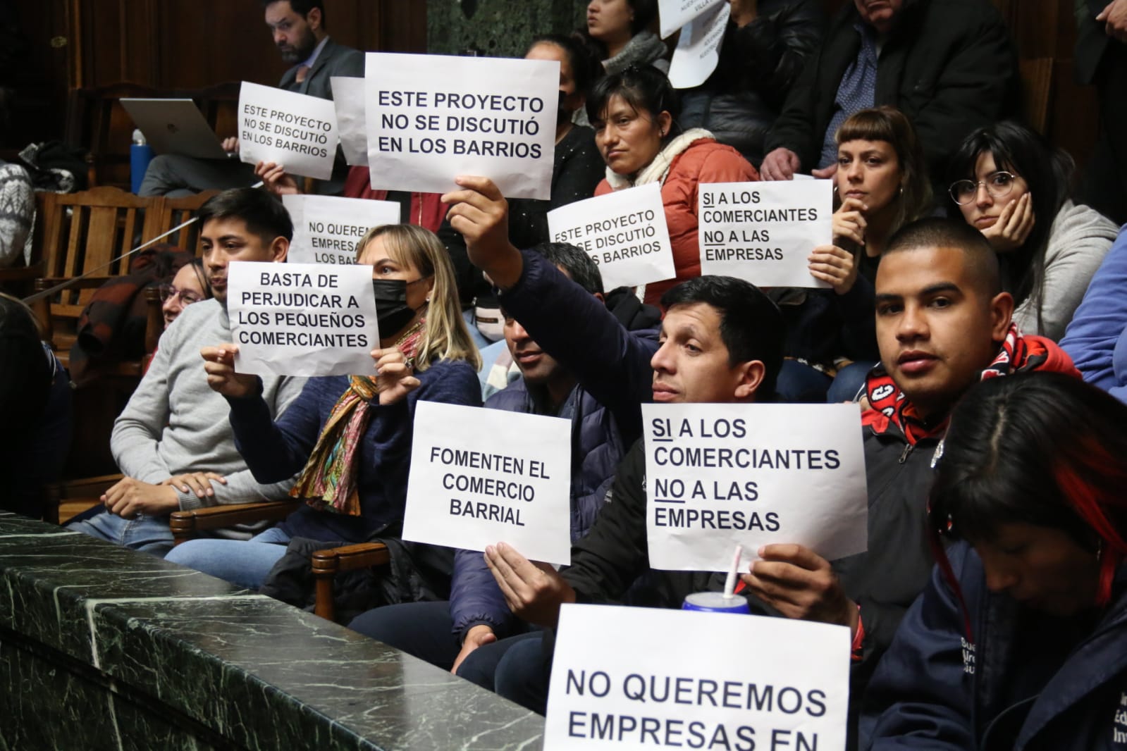 Sesión caliente: los gritos de Moritán y la "ley Farmacity"