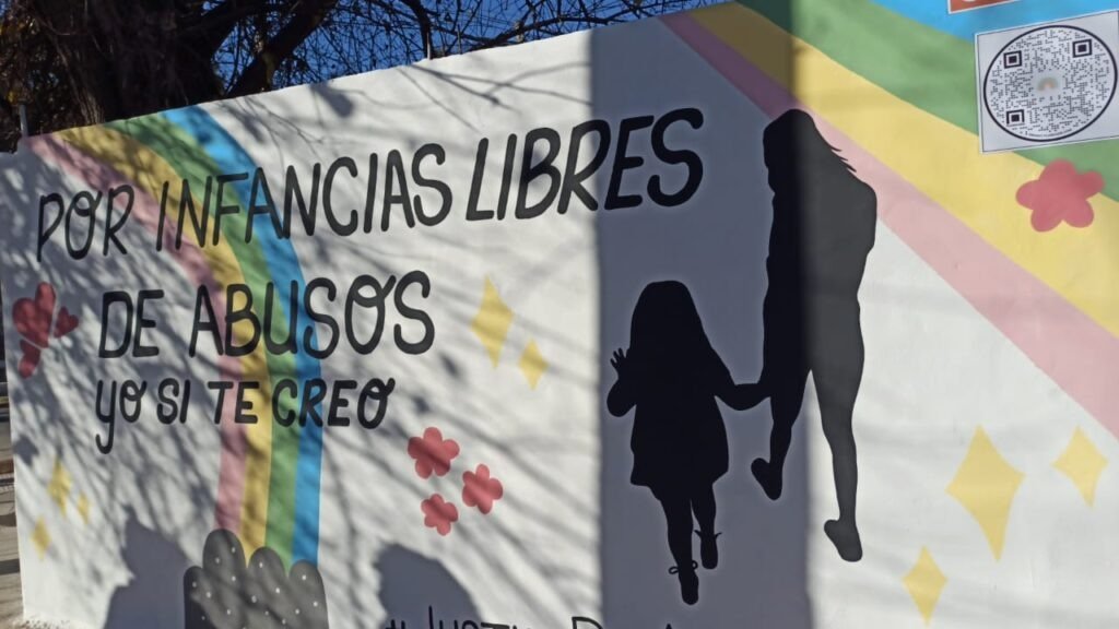 "¡Arcoiris lejos de su abusador, ya!"