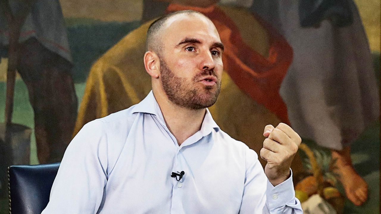 Presión dólar: Guzmán descartó un default de la deuda en pesos