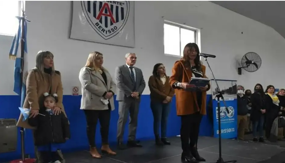 PBA: abuchearon a una funcionaria que usó lenguaje inclusivo en un acto escolar