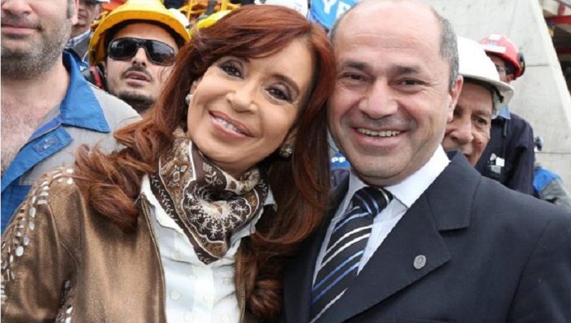 Cristina vuelve al Conurbano a seguir con el efecto "lapicera"