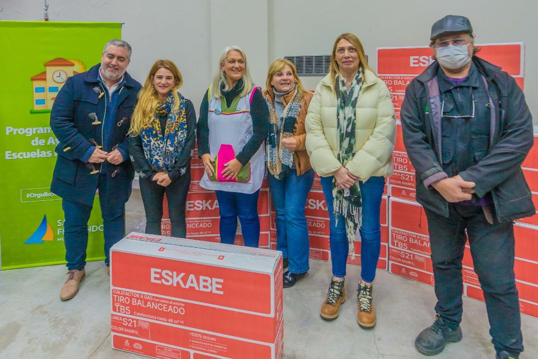 San Fernando entregó 200 estufas a 70 escuelas provinciales del distrito