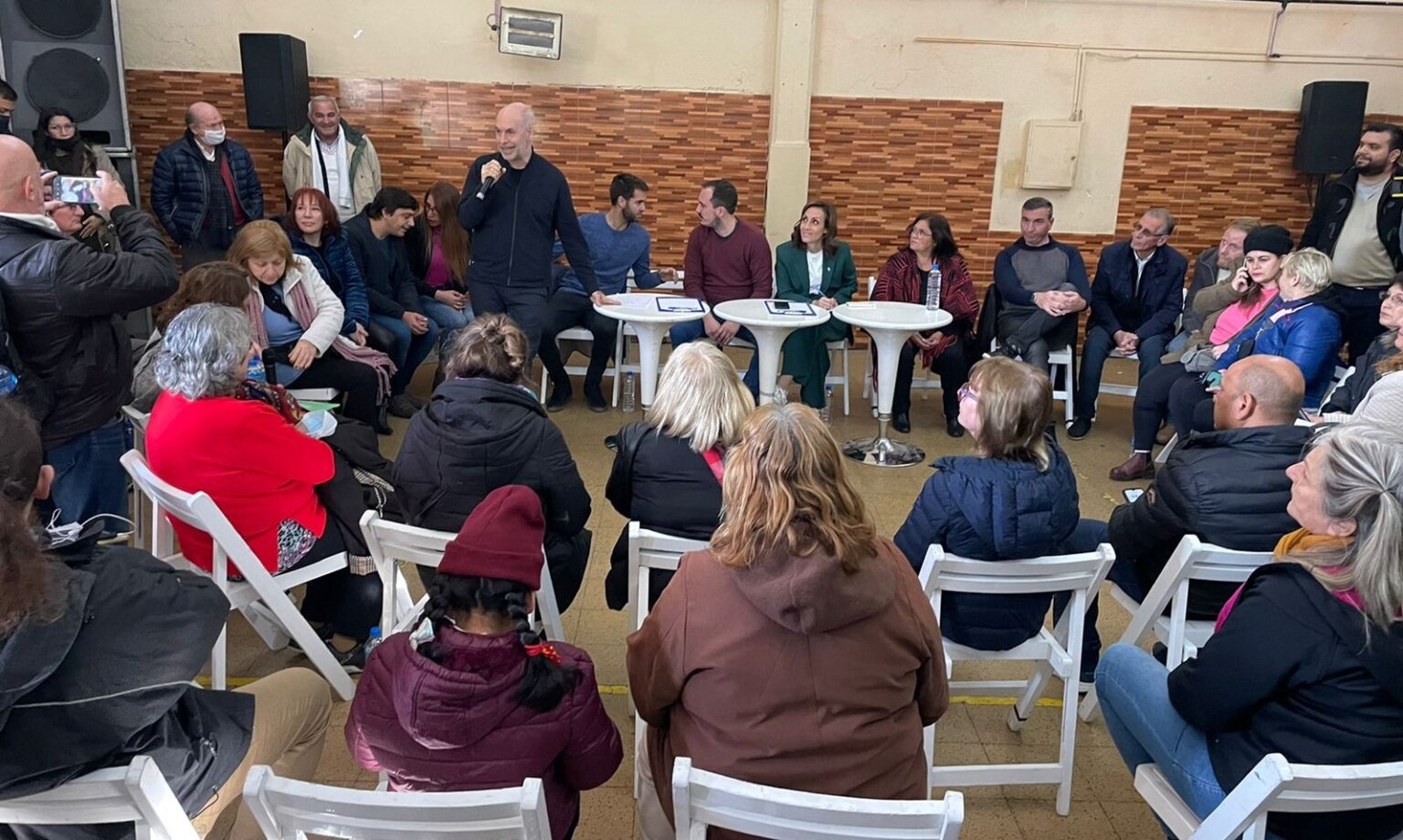 Larreta visitó Berazategui y se reunió con vecinos, comerciantes y empresarios