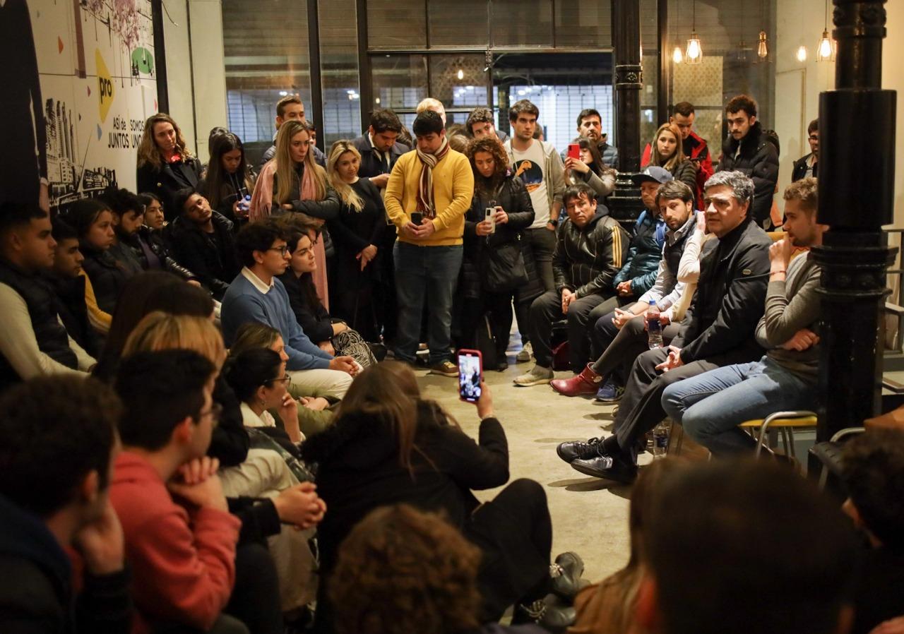 El Pro fortalece el armado joven: reunión en la Comuna 1