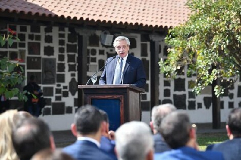 El albertismo quiere cuidar al Presidente: actos sin discurso ni prensa