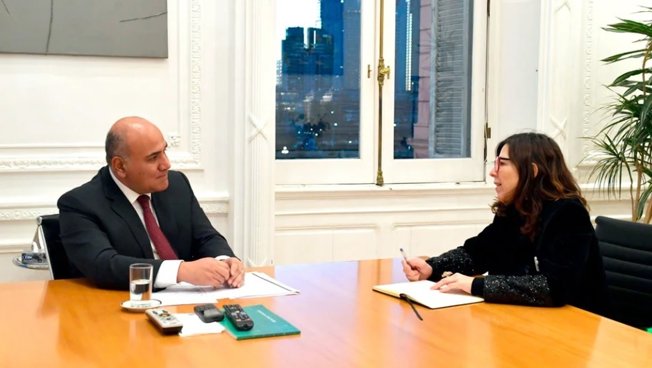 Batakis se reúne con gobernadores, buscando apoyo político