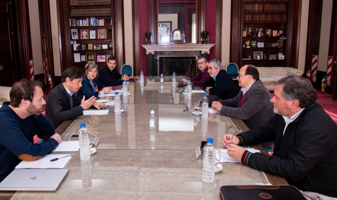 Kicillof acordó con intendentes radicales contener la demanda social