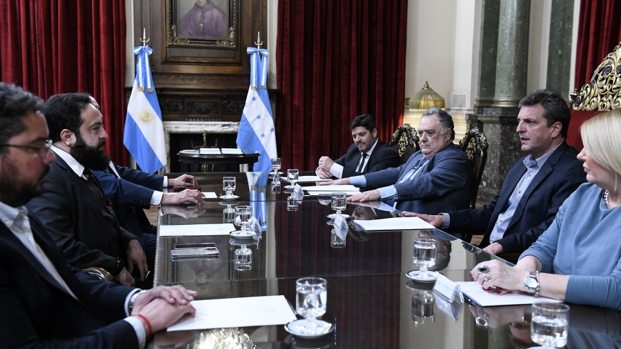 Massa acordó con el Congreso de Honduras ampliar la cooperación