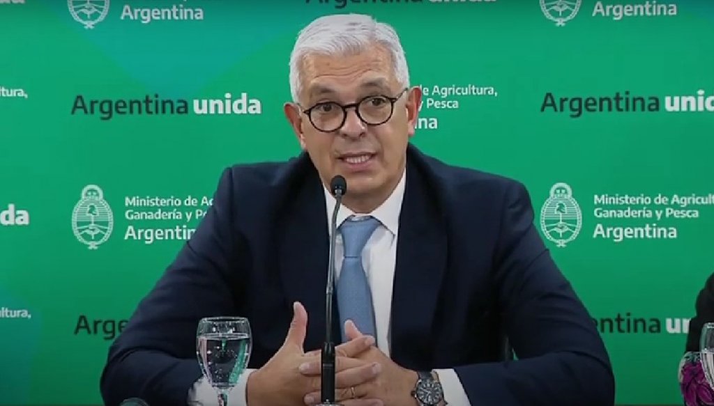 Domínguez pidió "cooperación" al campo y que liquide divisas