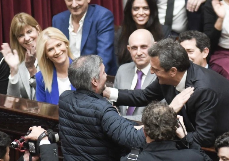 Massa presta juramento con Máximo volviendo a escena