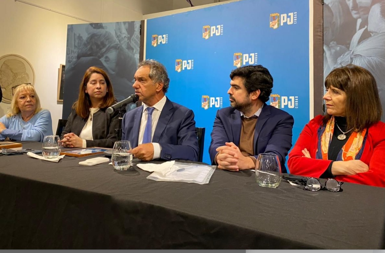 Scioli dio una “clase magistral” ante el PJ porteño