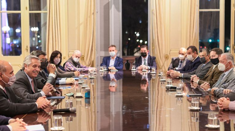 Por los datos de la inflación, suspenden el llamado a empresarios y sindicatos