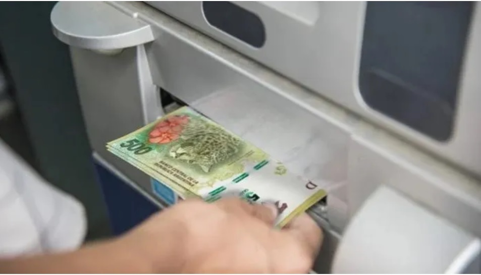 Elevarán el salario mínimo un 21% y llegará $ 57.900 en noviembre