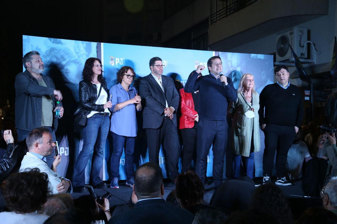 Masivo Cabildo Abierto del PJ porteño que luego movilizó a lo de Cristina