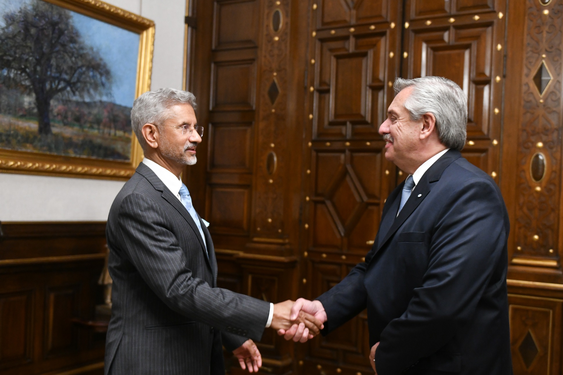 Alberto, con el ministro de Exterior de la India para potenciar la relación económica