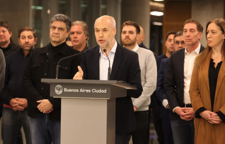 Después de mandar a la policía, Larreta aseguró que busca "la paz social"