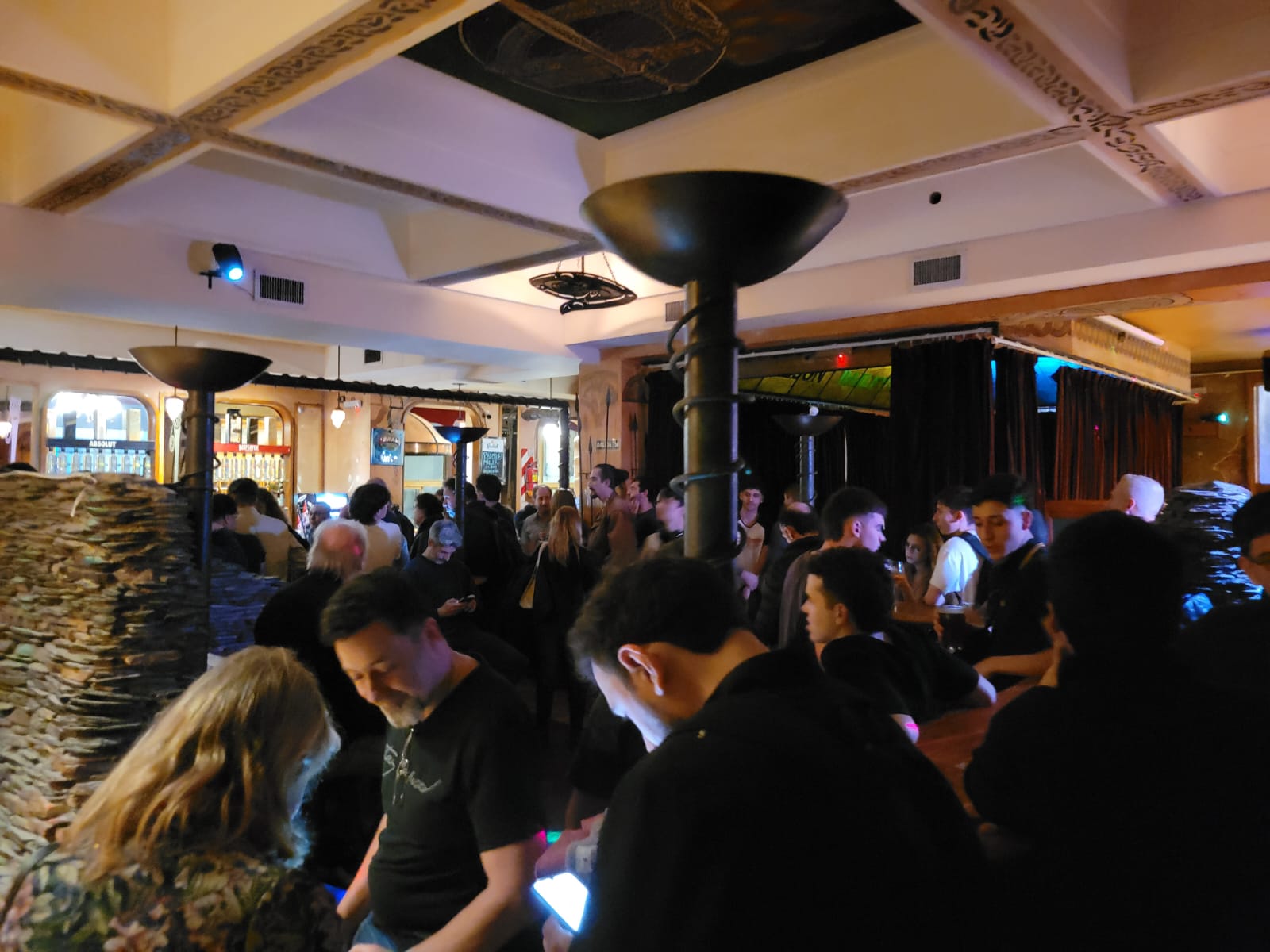 El after office liberal reunió a más de 500 personas