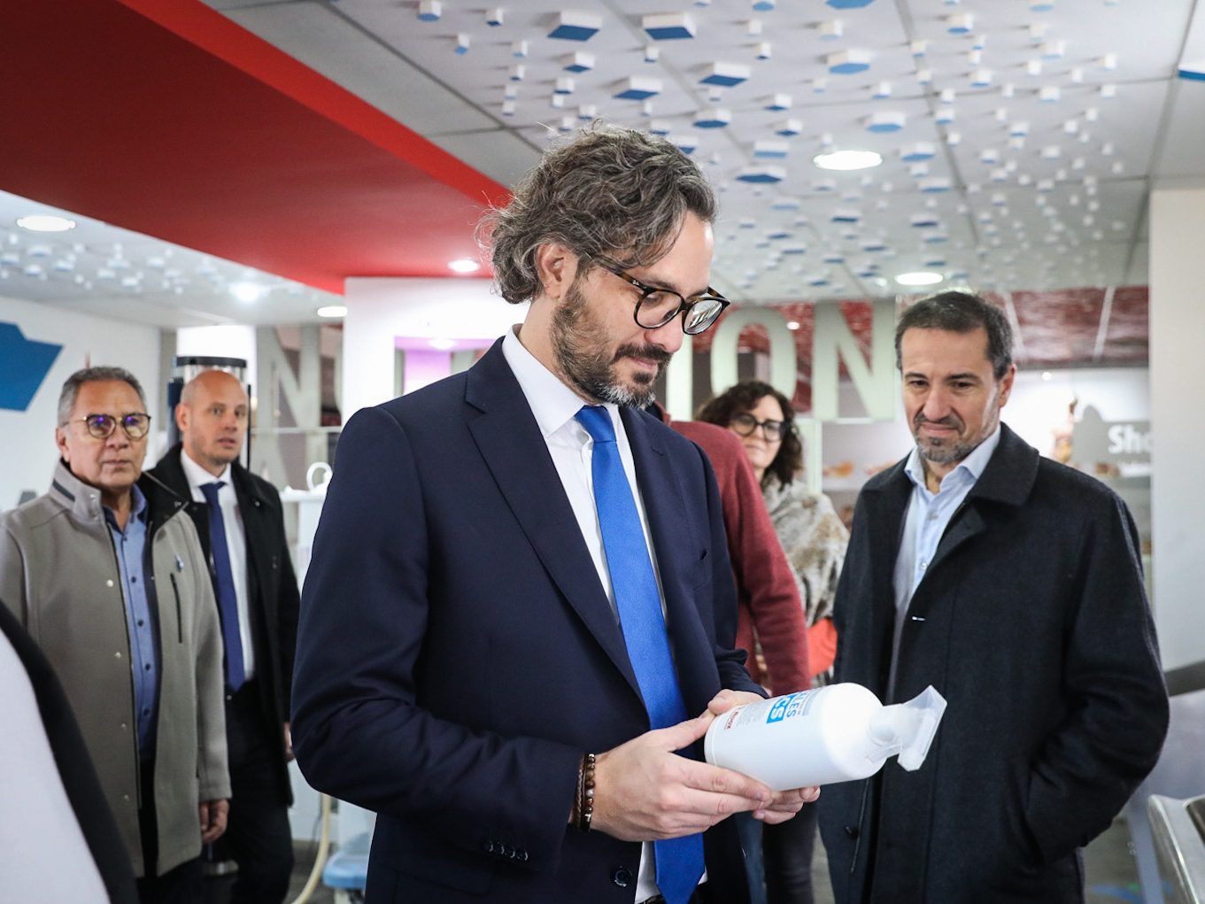 Cafiero: "El sector de insumos médicos impulsa exportaciones de valor agregado"