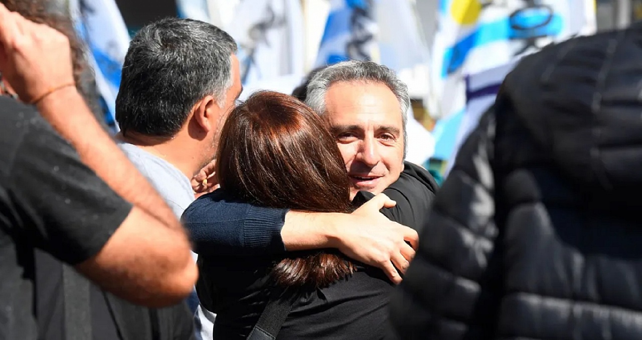 “Cuervo” Larroque durísimo: “Alberto subestimó a Cristina Kirchner”