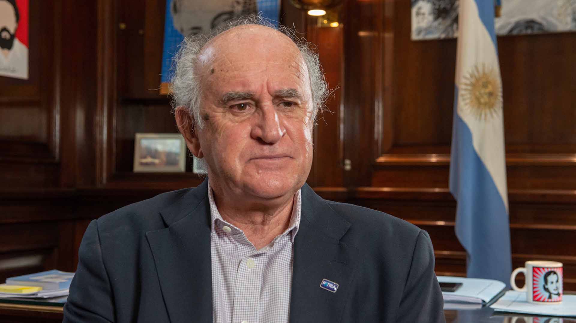 Parrilli quiere habar con Macri y dice que "Cristina nunca puso límites al diálogo"
