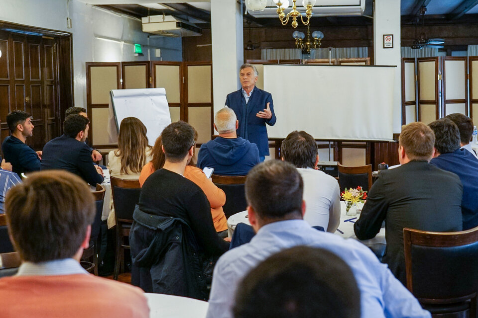 Segundo tiempo: Macri inauguró una escuela de intendentes