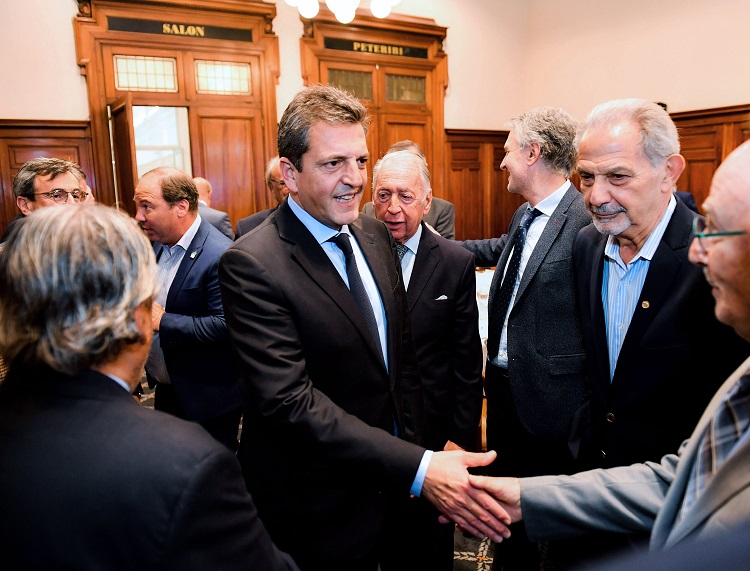 Massa se reunió con la UIA y reclamó que no haya abusos de los empresarios